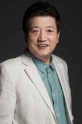 沈父（秦焰饰演）