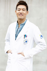 朴东柱（李相仑饰演）