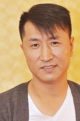 杜山（张笑君饰演）