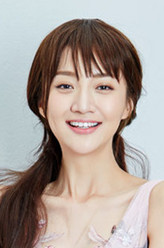 游游（游游饰演）