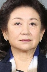 令熊（鲍起静饰演）