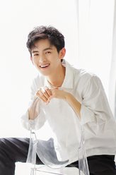 周历杰剧照